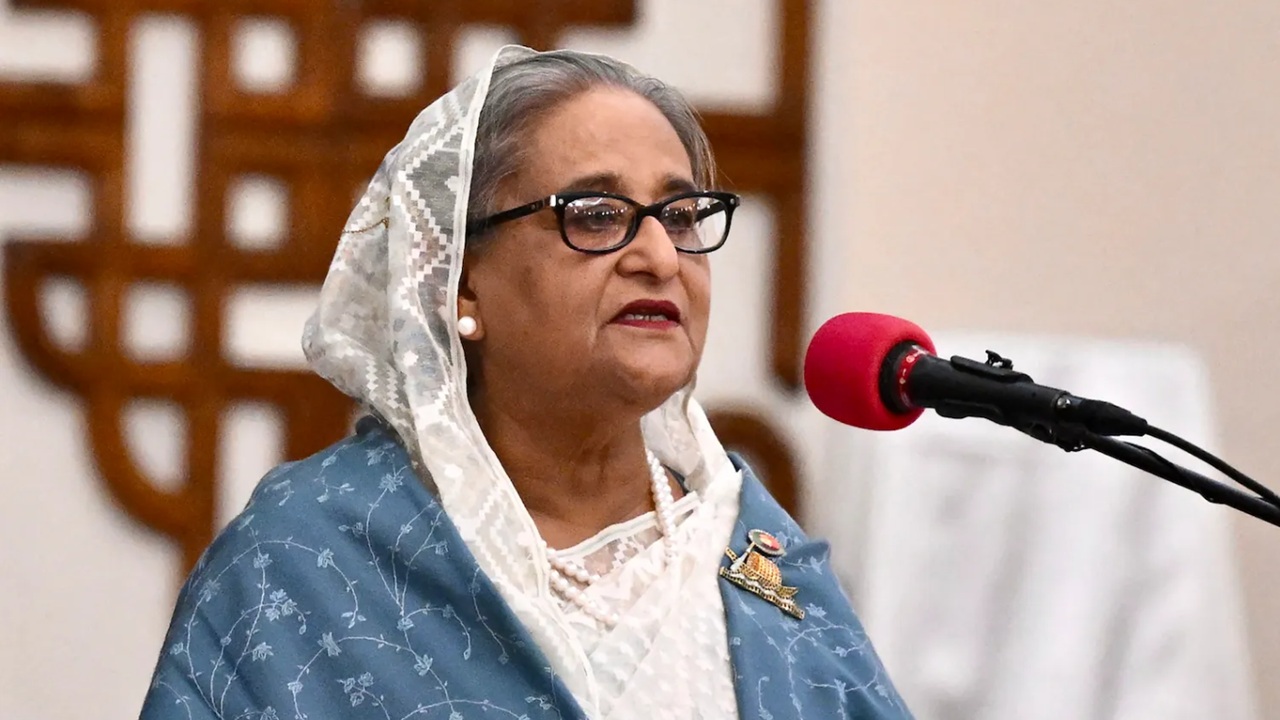 বিচার এড়াতে নয়, আত্মসমর্পণ করতেই ডিসেম্বরে দেশে ফিরছেন শেখ হাসিনা